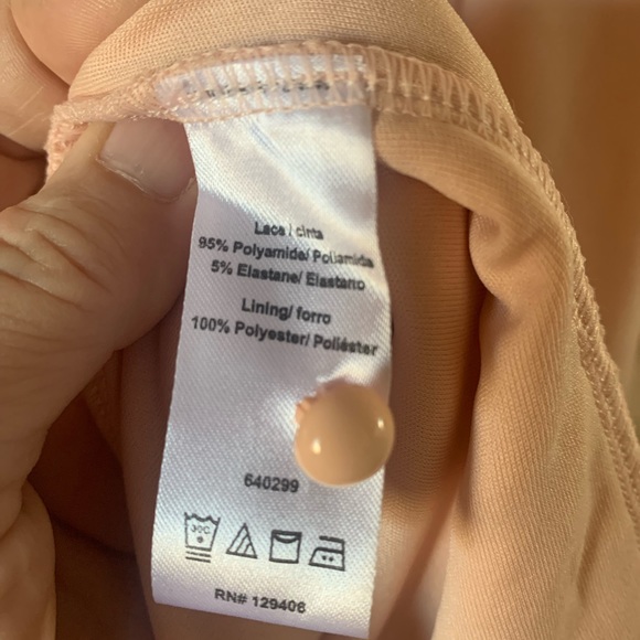 VENUS lace peach cream dress - Picture 9 of 17